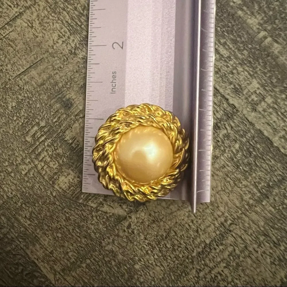 Vintage Joan Rivers Faux Pearl Clip On Earrings